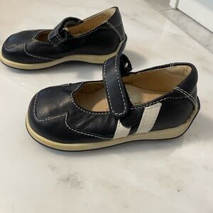 Primigi, size 6 toddler girl Mary Jane’s, sporty comfortable leather navy blue